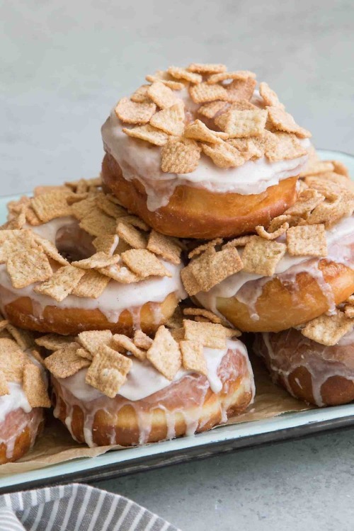 madeintexas89:royal-food:Cinnamon Toast Crunch DoughnutsHoly...