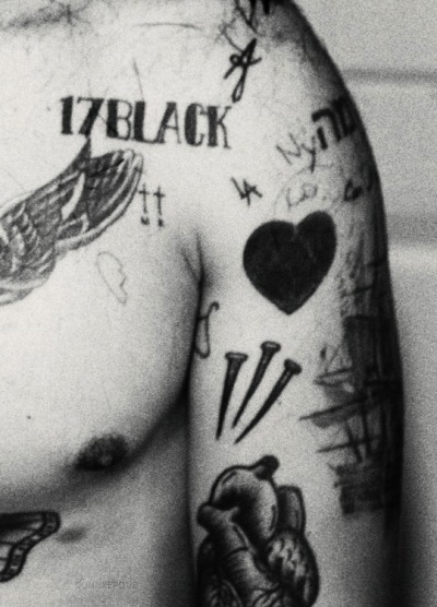 95 / ∞ Harry Styles close-ups.