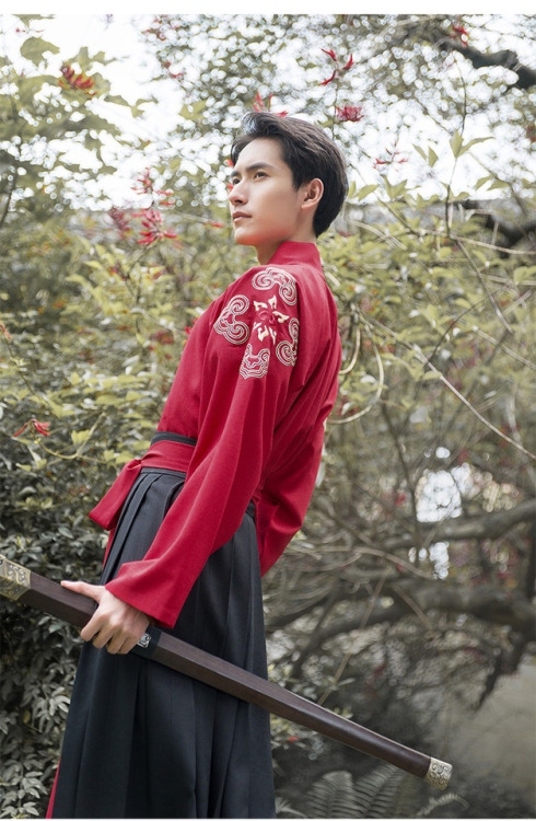 ziseviolet:Traditional Chinese Hanfu.