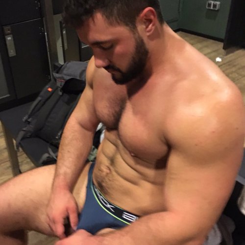 bigbarbariansuit:biglegsbigass:DAMNBeautiful Bear 