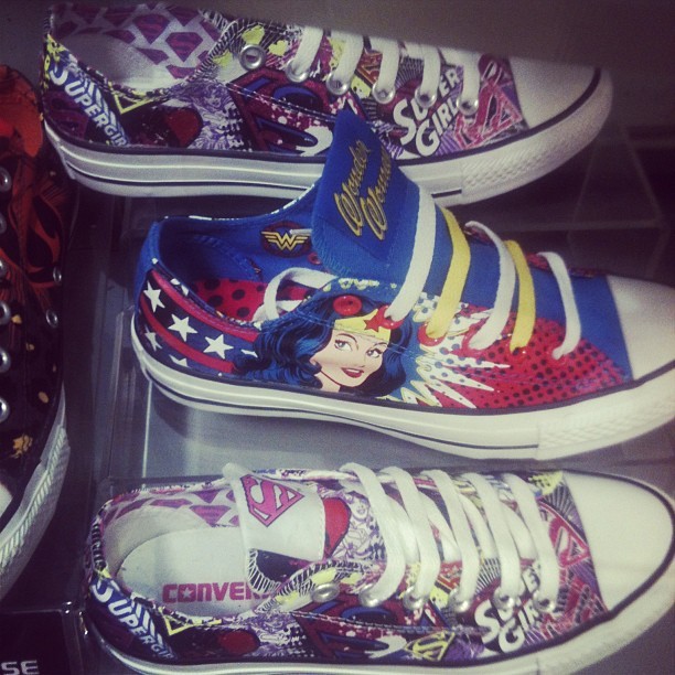 wonder woman converse trainers