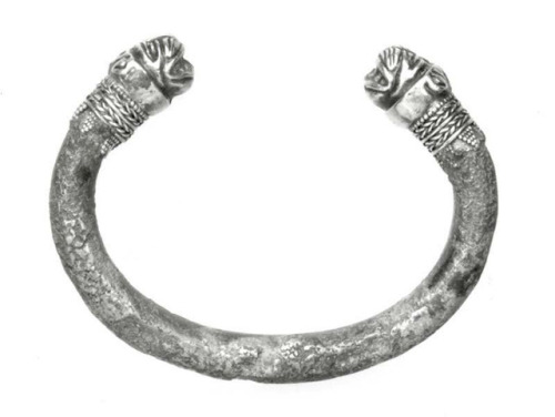 met-ancient-art:Bracelet, Ancient Near Eastern ArtMedium:...