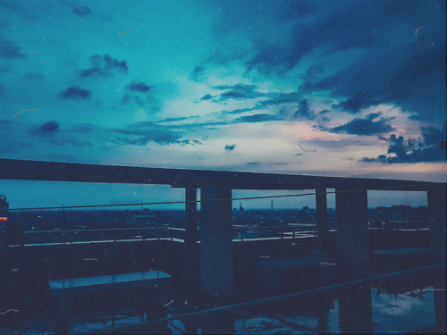 crown00graphy:“ rain / blue / beautiful ”Follow:...