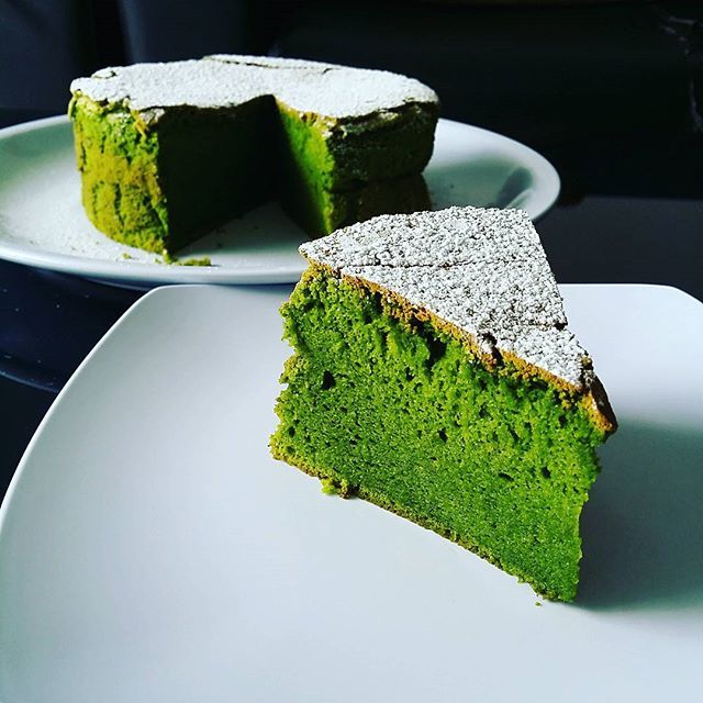 Simple. Beautiful. Tasty and so Christmasy Green Matcha Green Tea Cake. Click here for the recipe: http://snip.ly/FqVC