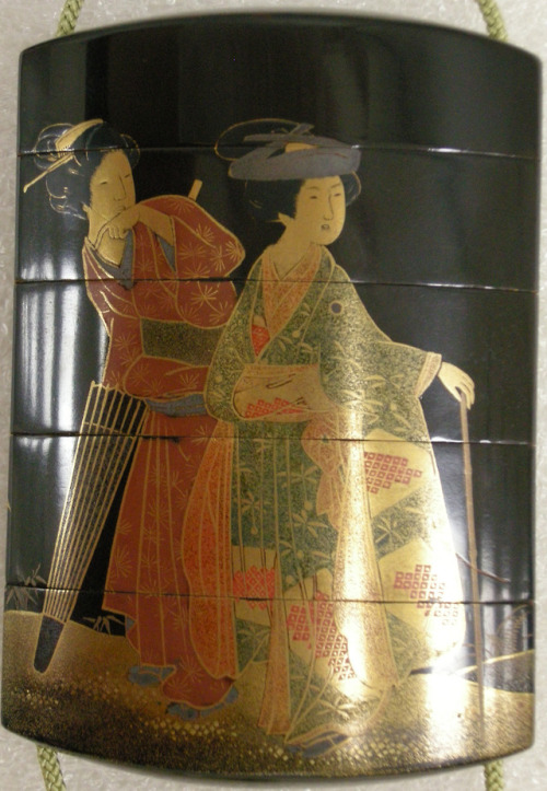 met-asian:美人蒔絵印籠|Inrō with Woman and Attendant; Man Reading...