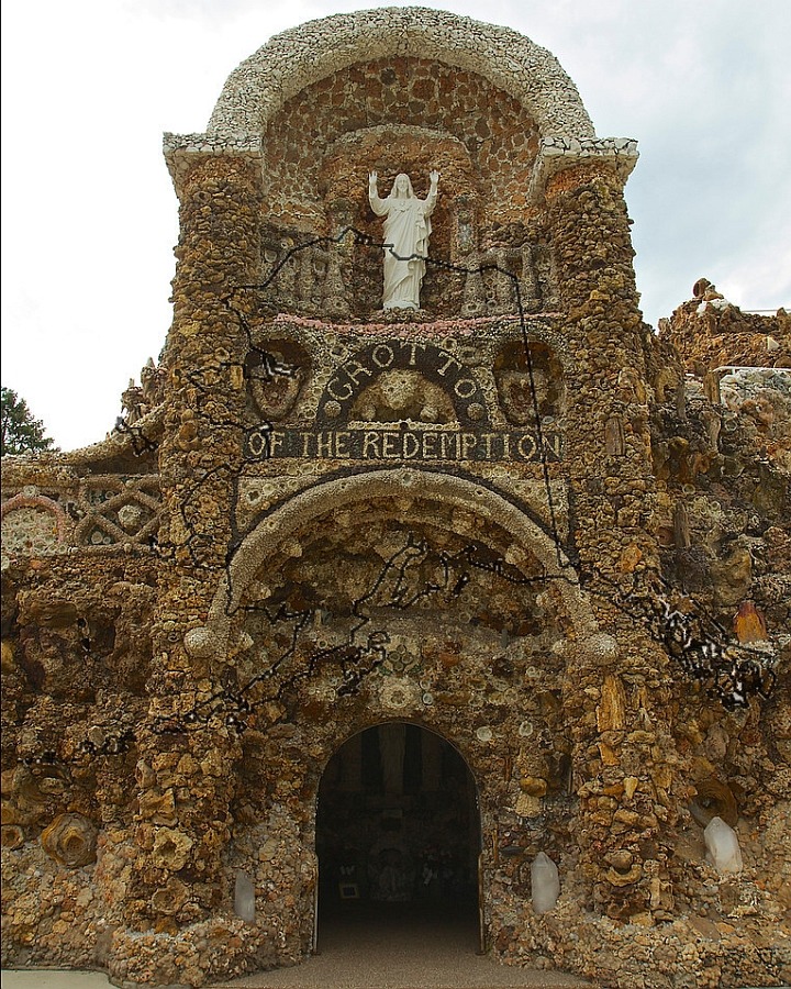 Quai 9 34 Grotto Of The Redemption Iowa Father Paul