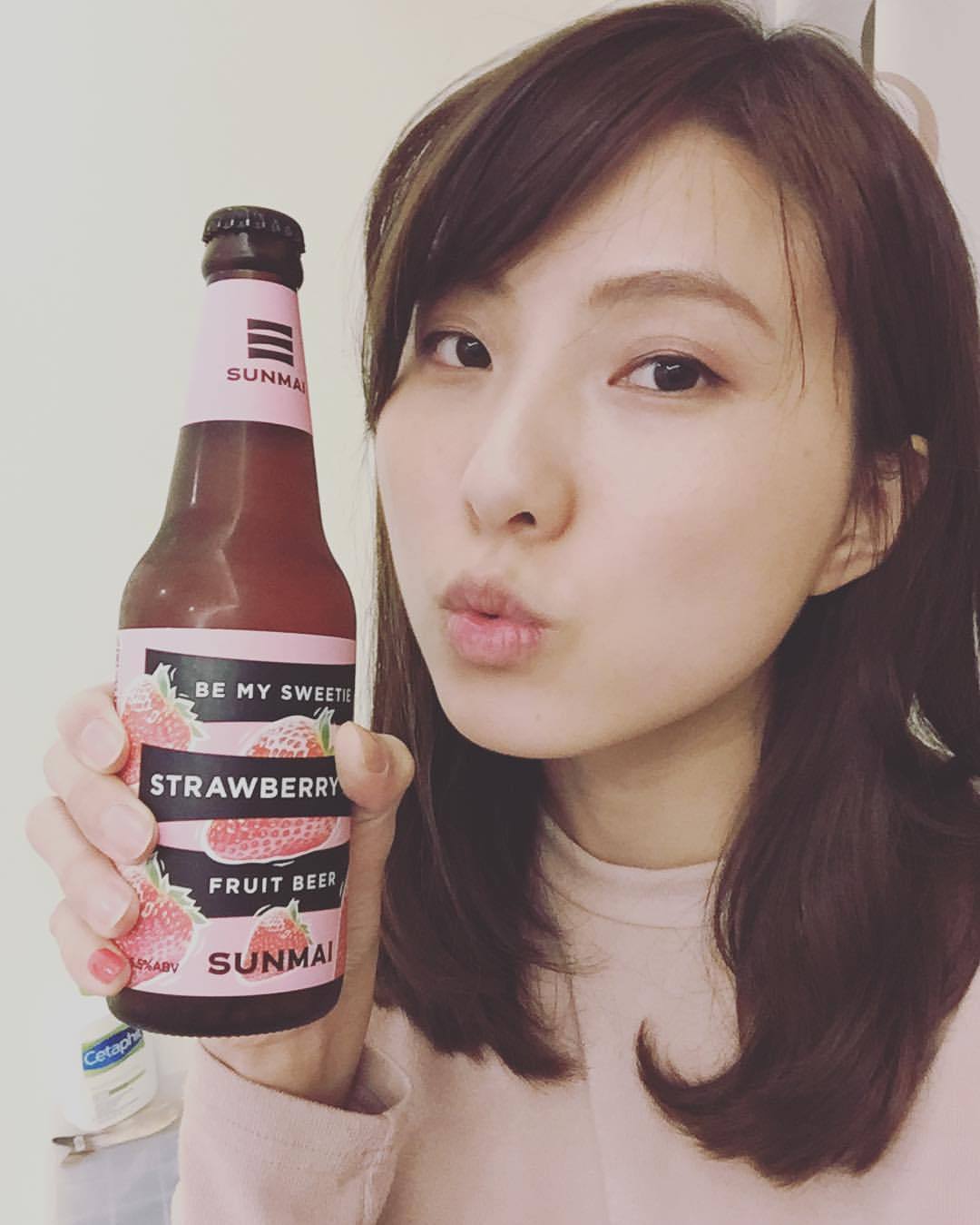 MonicaBao — 草莓🍓啤酒🍺配草莓色眼影👱🏻‍♀️💕 #sunmai #sunmai金色三麥草莓啤酒...