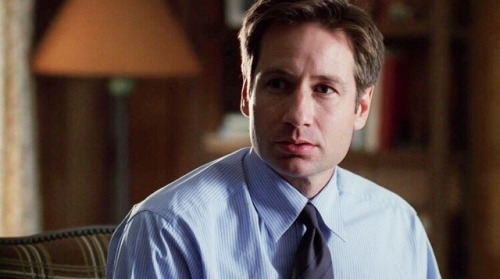 foxywithsculls:jkssjjj I can’t handle the way mulder looks at...