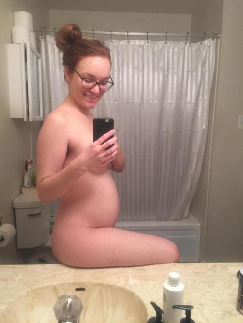 gottabreedemall:Pregnancy is sexy.