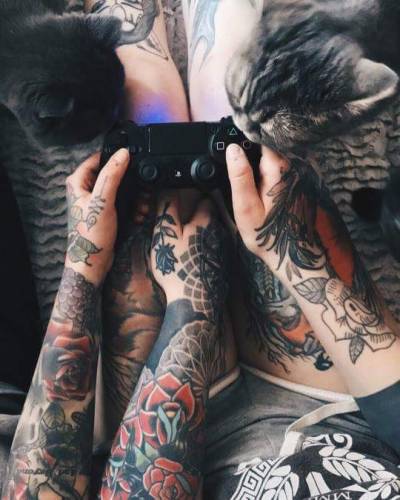 couples playing ps4