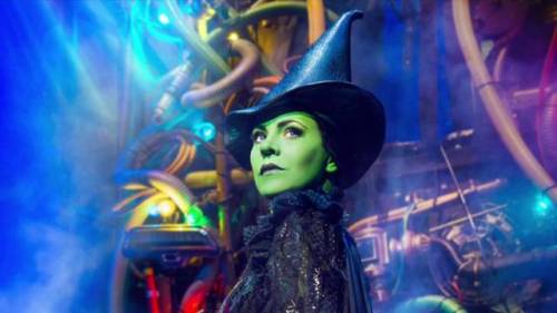 There has been literally zero times where Elphaba has red...