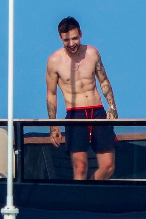 thedailypayne:Liam on a yacht with friends in Cannes, France -...