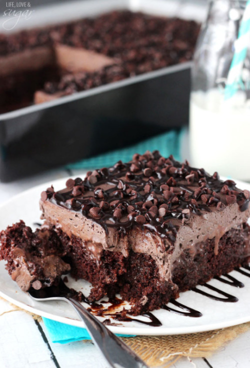 foodsforus:Chocolate Poke Cake 