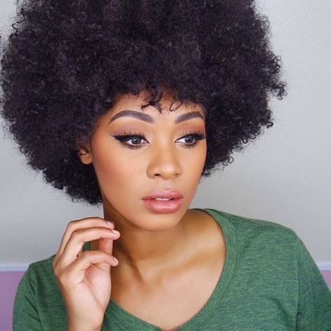 naturalhairqueens:that color looks good on her! love her curls...