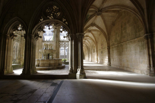 daughterofchaos:Unfinished chapels, Batalha byAndrea...