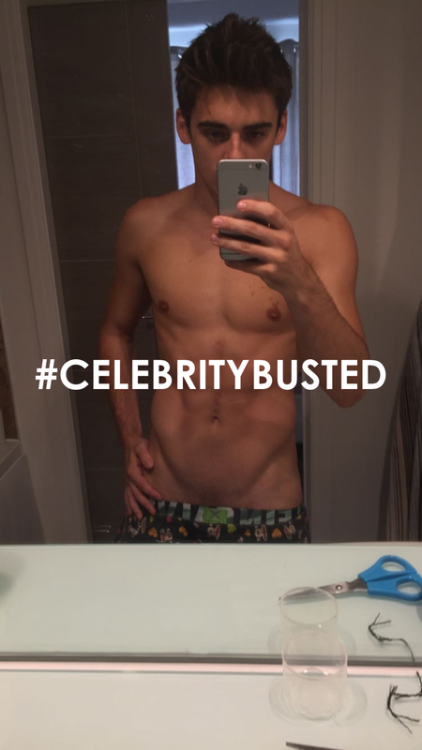 fuuckustevepena:He’s NAKED! Check out GB Diver Chris Mears....