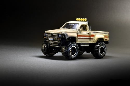 chasingclassichotwheels:Hot Wheels Toyota 4x4 Pick up