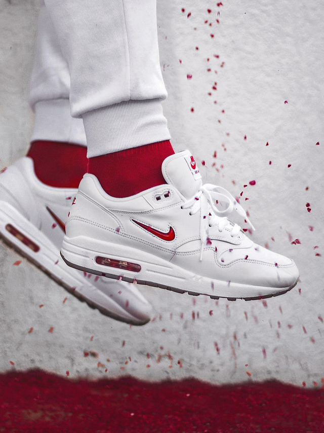 air max 1 jewel ruby red