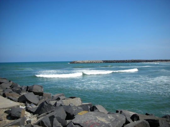 clear ocean water in pondicherry in tamil nadu, india 