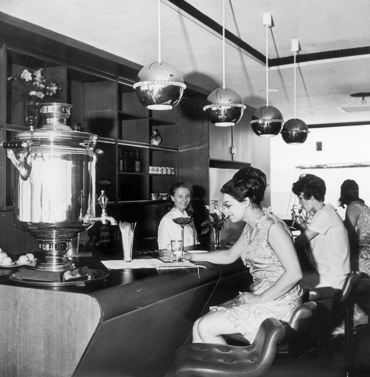 Hotel bar at the National in Moscow (1970). I dig the samovar.