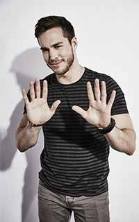 Liam & Mathis - Page 4 Tumblr_oy0ch6mUla1ws03u1o4_250