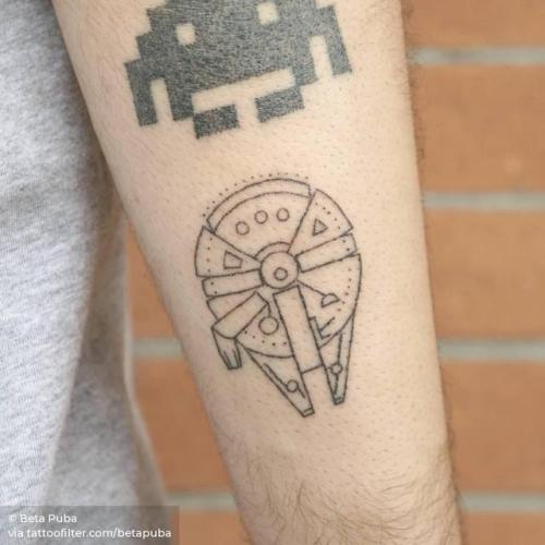 By Beta Puba, done in Berlin. http://ttoo.co/p/31332 film and book;betapuba;spacecraft;small;millennium falcon;travel;star wars;hand poked;facebook;forearm;twitter