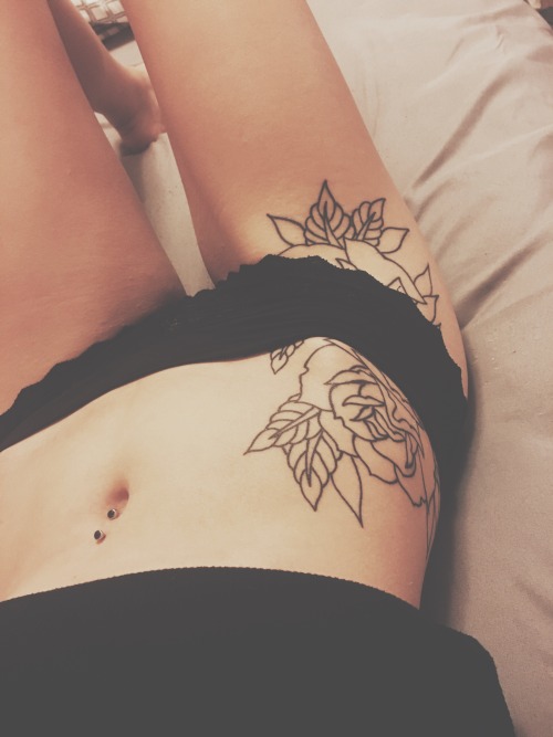 rose tattoo hip