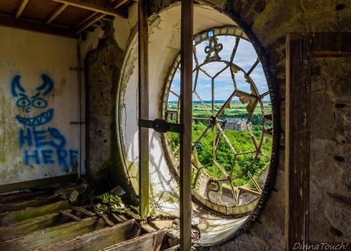 abandonedandurbex:Inside the clock tower of an abandoned...