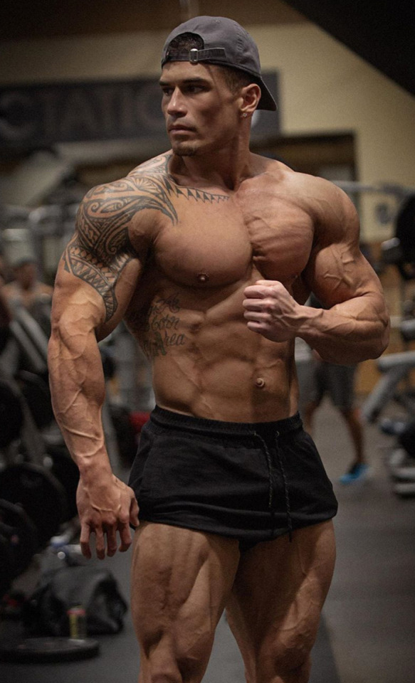 Carlton Loth IFBB Pro