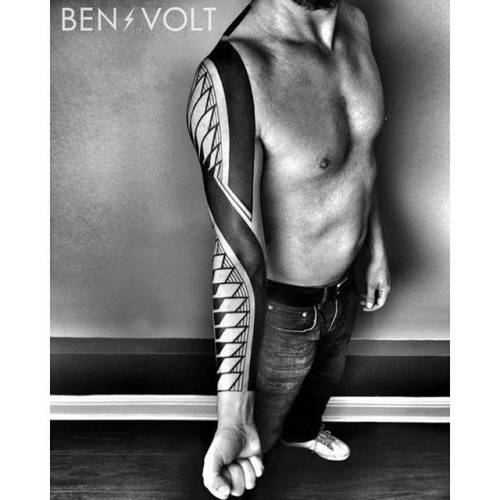 By Ben Volt, done at FORM8 Tattoo, San Francisco.... tribal;neotribal;huge;benvolt;facebook;blackwork;twitter;experimental;art deco;sleeve;other