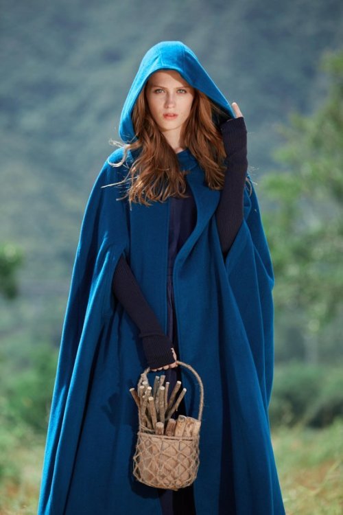 thebibliosphere:populusnix:almostfreereview:Maxi Hooded...