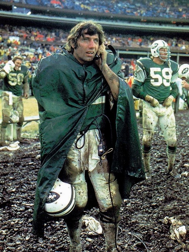 Joe Namath uses a headset on the sidelines during... - SI Photo Blog