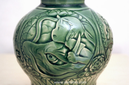 skimcasual:The vase :D greenware photos. It will be in the art...