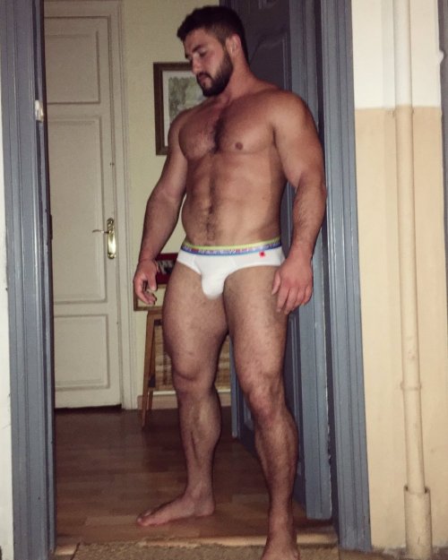 bigbarbariansuit:biglegsbigass:DAMNBeautiful Bear 