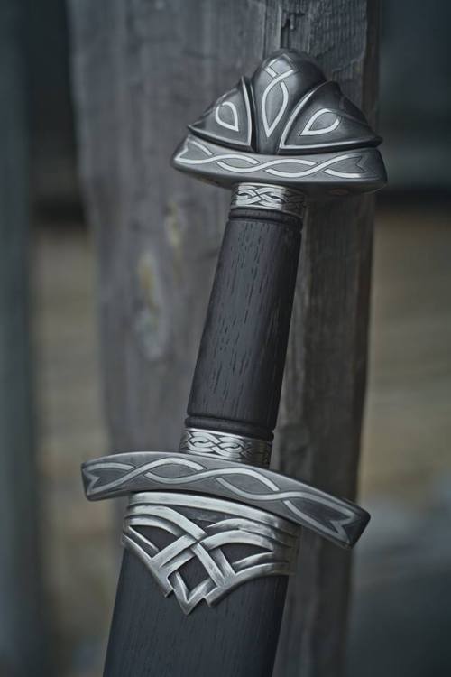 coolkenack:Exquisite Viking sword found on Northmen on...