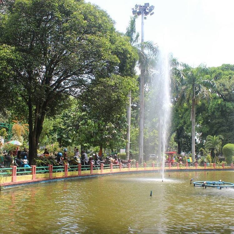 Cerita Medan Bersantai Di Taman Beringin Kota Medan Taman