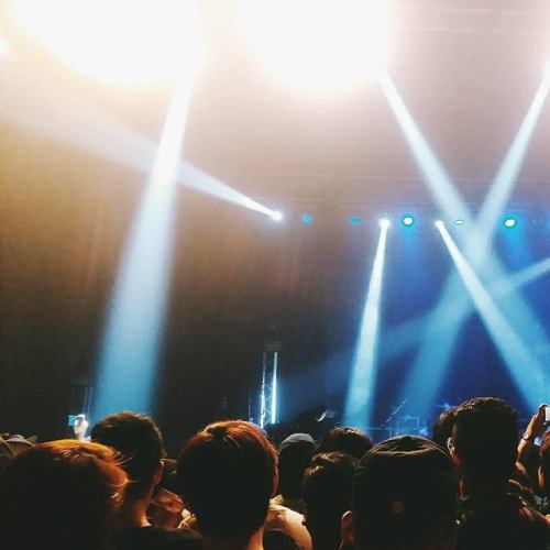 ✔ Go to a concert alone.Hindi ko lang isang beses...