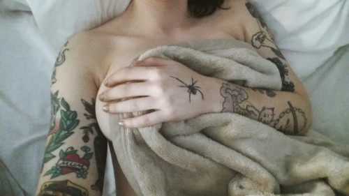 p-oison-lips:lonely days in bed