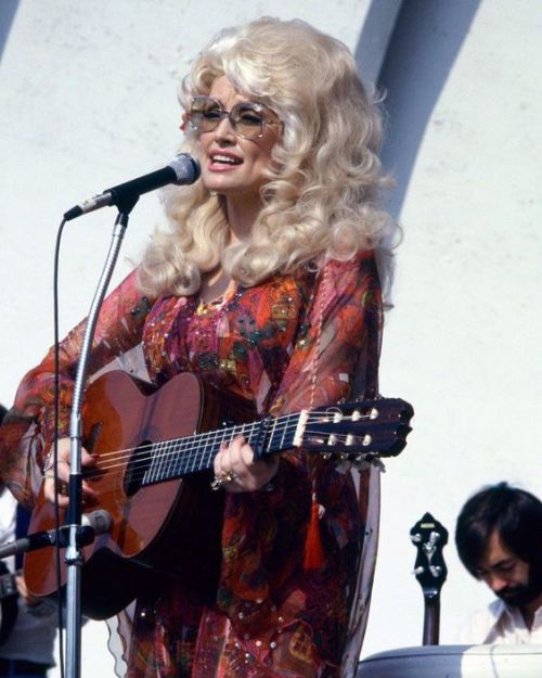 twixnmix: Dolly Parton performing in Detroit, September...