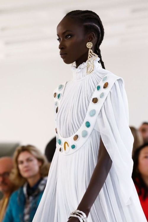 Anok Yai Chloé Paris Fashion Week runway