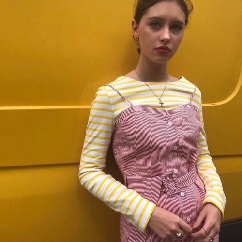 lombredesjeunesfilles:Iris Law