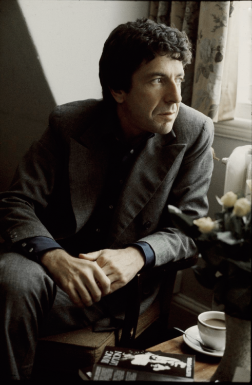 zabastovki:Leonard Cohen by Michael Putland, London, 1974