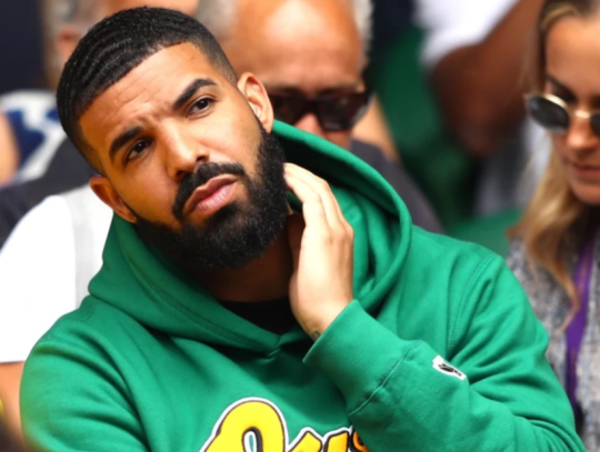 antifamutantdown: base-nappa:  thats-tea:    Video of Drake kissing an Underaged girl, feeling her breasts, learning she’s underaged, then Kissing her again revealed | That’s Tea Video of Drake kissing an Underaged girl, feeling her breasts, learning