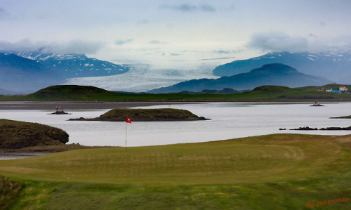 golftraveller57:glacier behind the green    @ Höfn Golf...