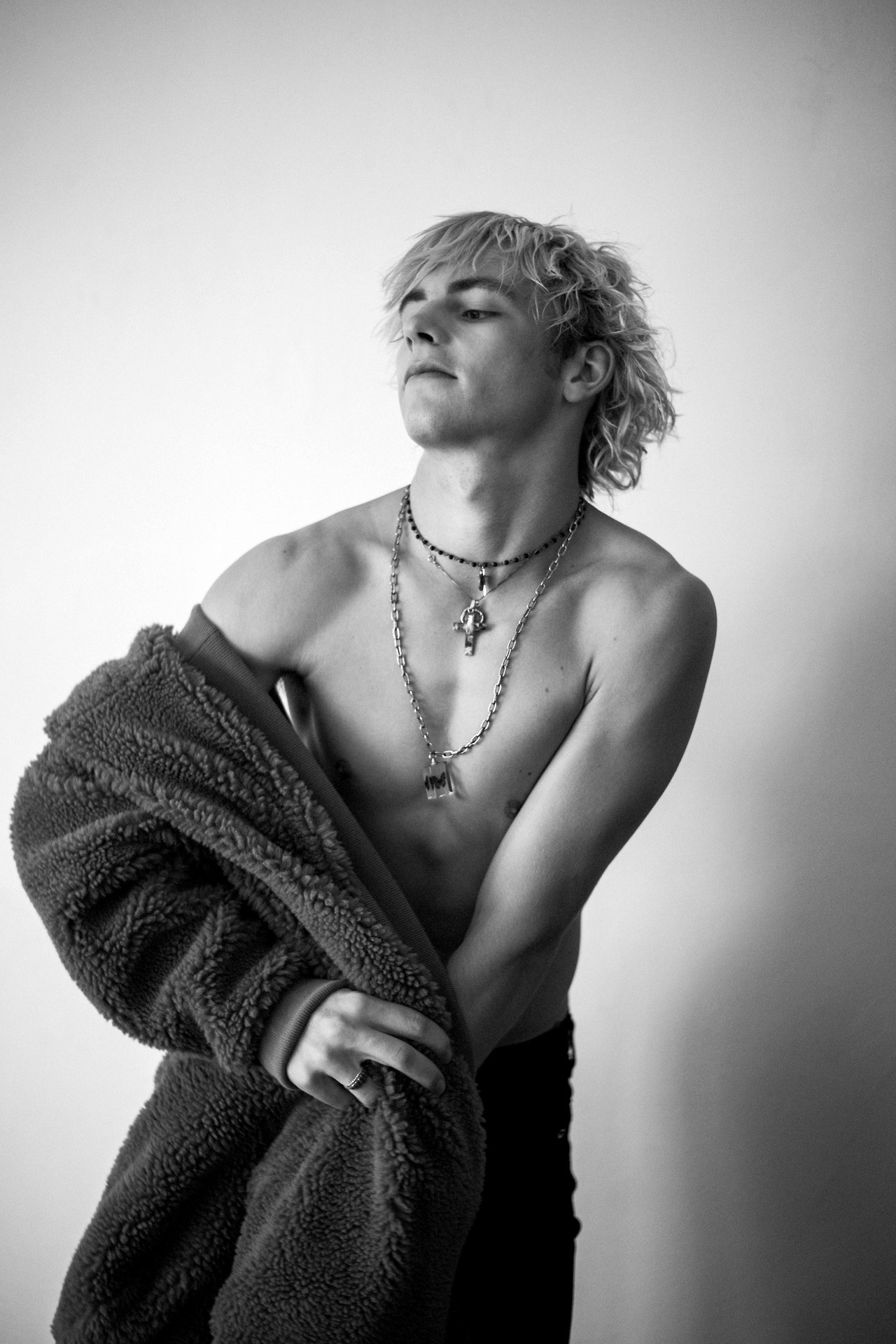 Ross Lynch photographed by Théo Gosselin for Monrowe magazine. Ross ...