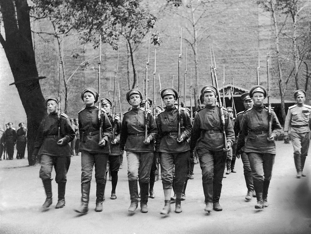 Women’s Battalion of Death was among the last standing guards of the Winter Palace in October 1917.