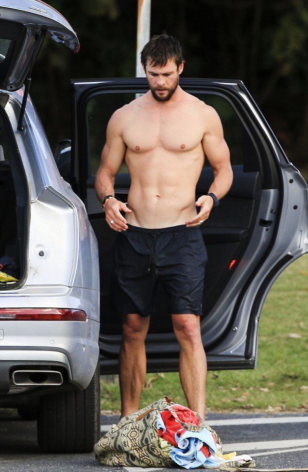 Celebrity Boyfriend — Chris Hemsworth changing out of swim trunks in...