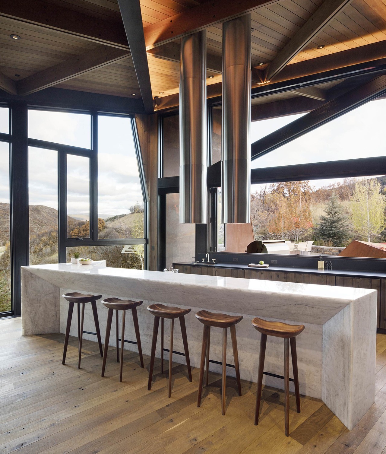 kitchen-features-panoramic-views-and-a-waterfall