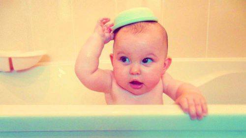 Bebek Banyosu ve Bebek Şampuanı Seçimi Nasıl Yapılmalı?