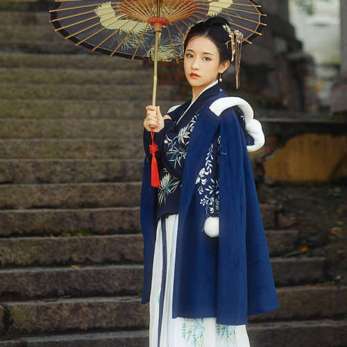 hanfugallery:Traditional Chinese hanfu by 钟灵记